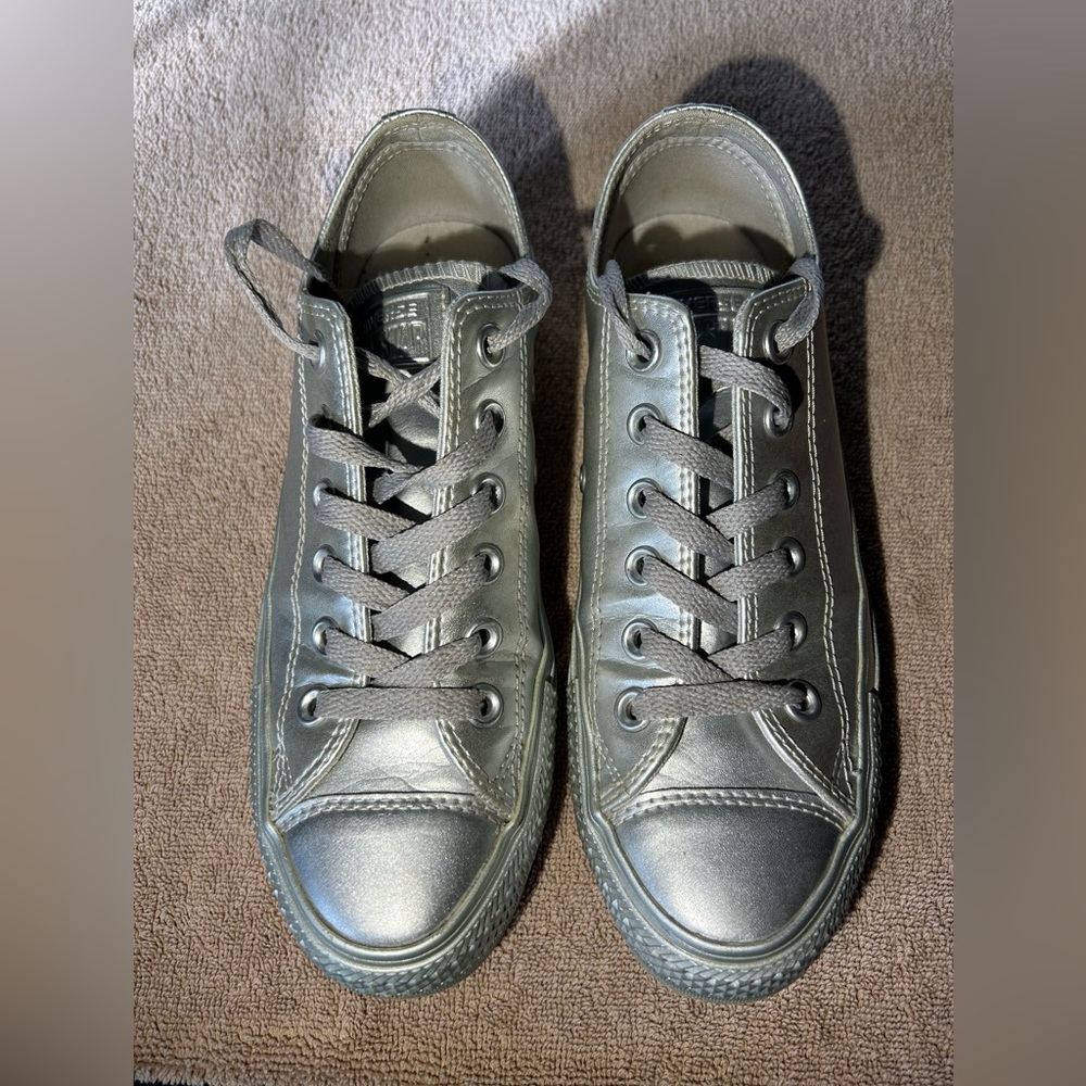 Converse Chuck Taylor Metallic  Silver size 6.5